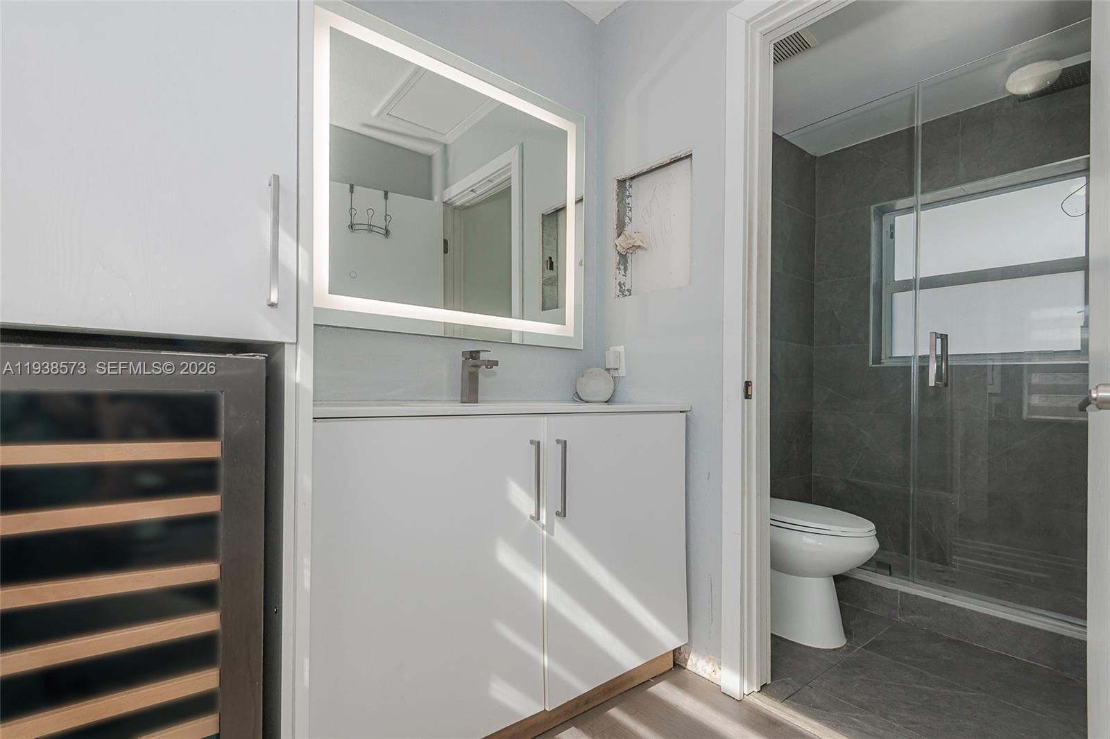 HOLLYWOOD LAKES COUNTRY C - Residential