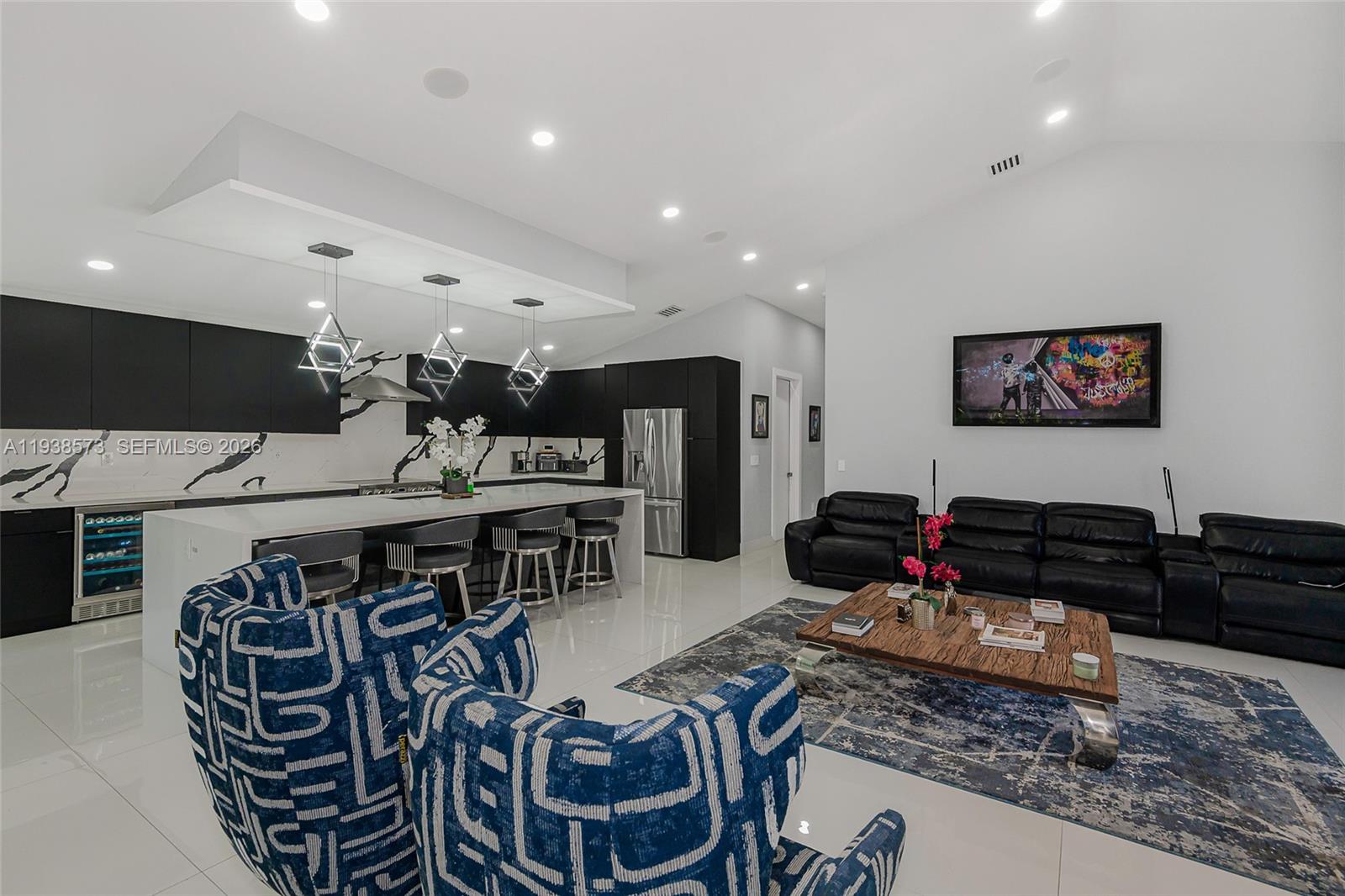 HOLLYWOOD LAKES COUNTRY C - Residential