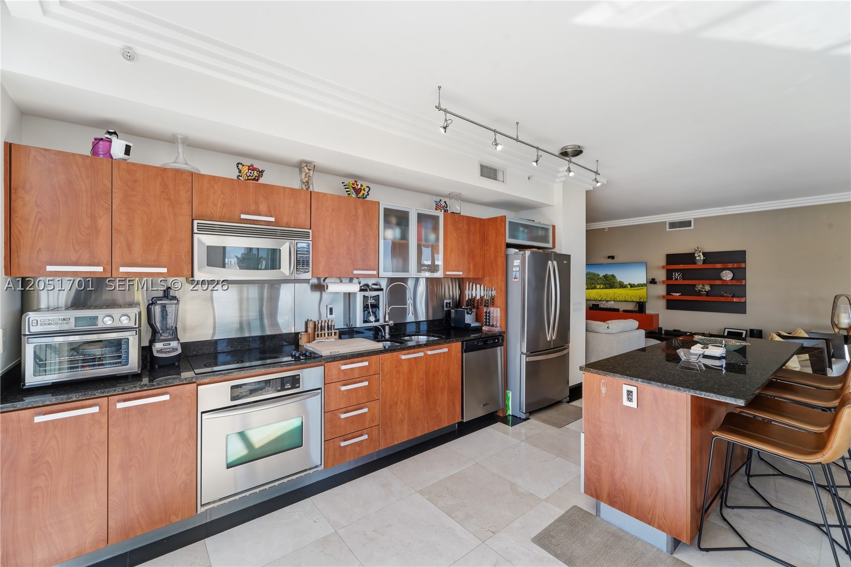 3131 NE 188th St 1-901