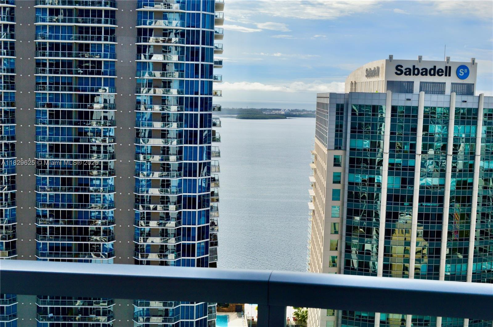1060 Brickell Ave 3705