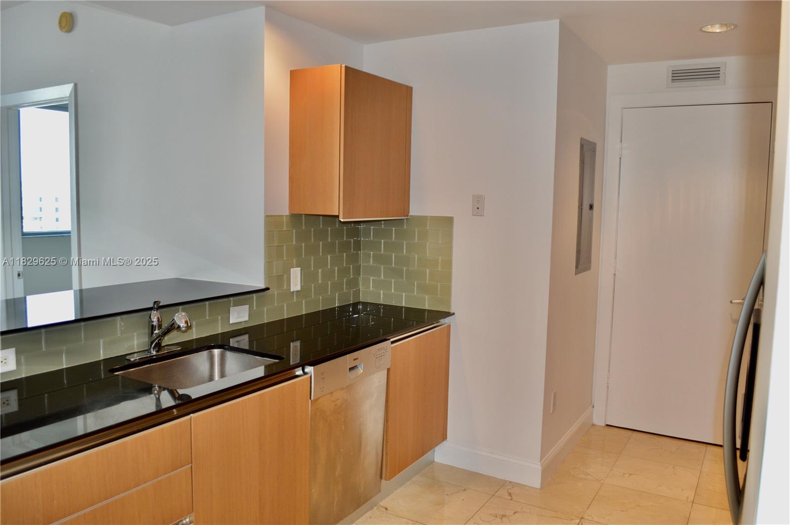 1060 Brickell Ave 3705