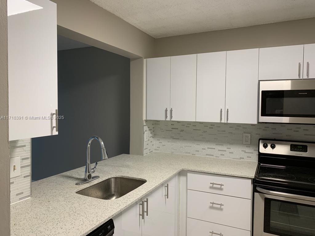 Lakeshore At University P - Residential