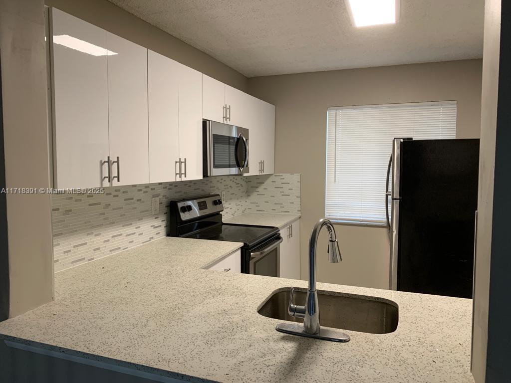 Lakeshore At University P - Residential