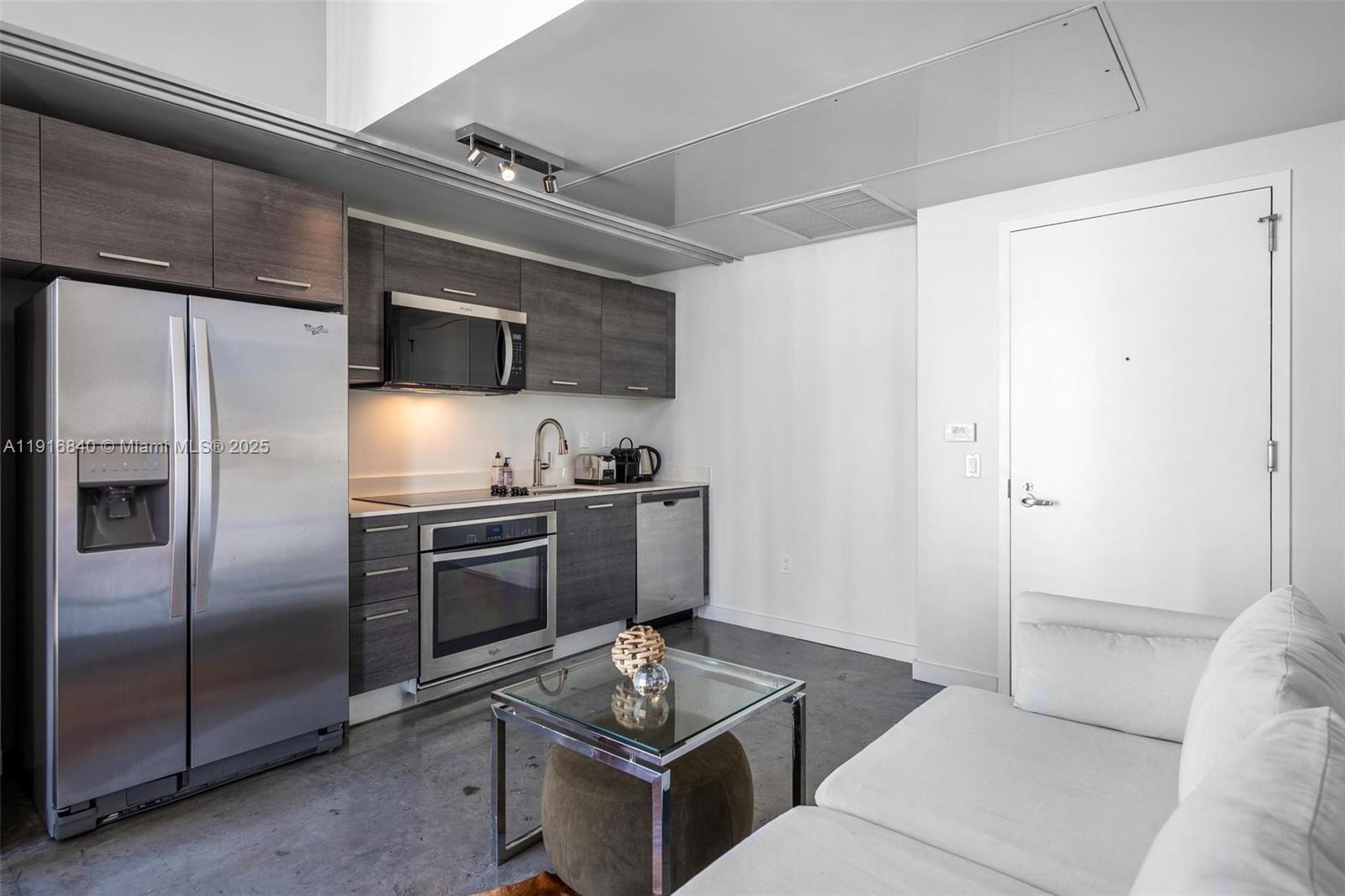 CENTRO CONDO - Residential Lease