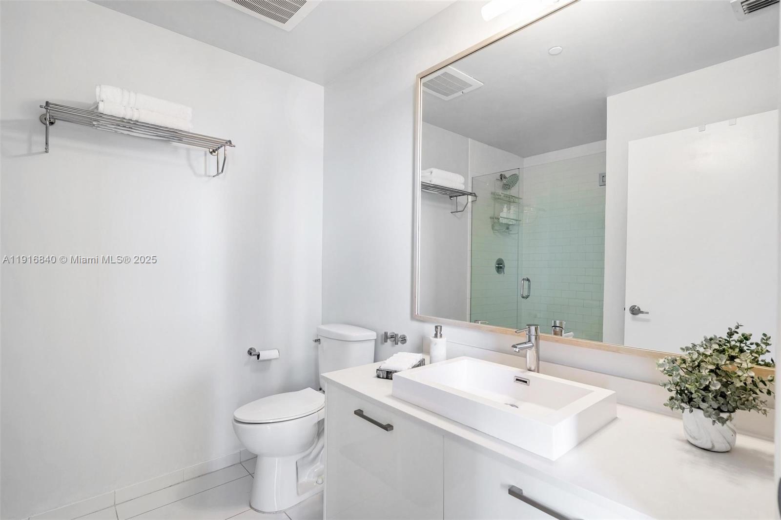 CENTRO CONDO - Residential Lease