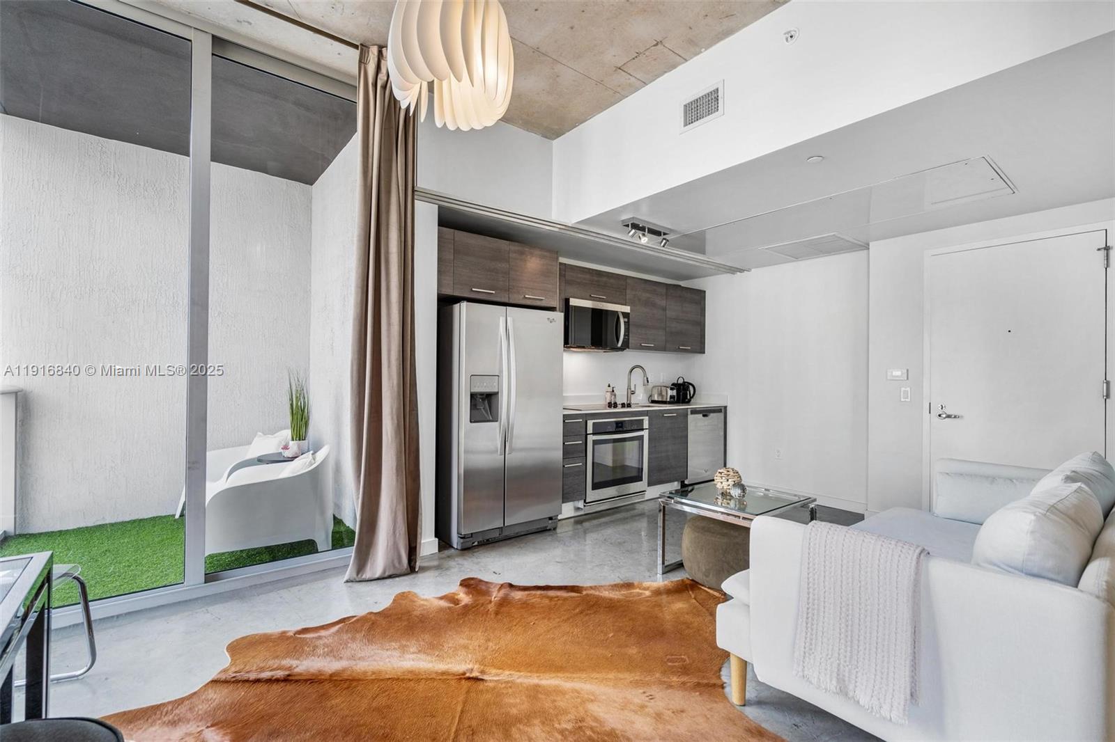 CENTRO CONDO - Residential Lease