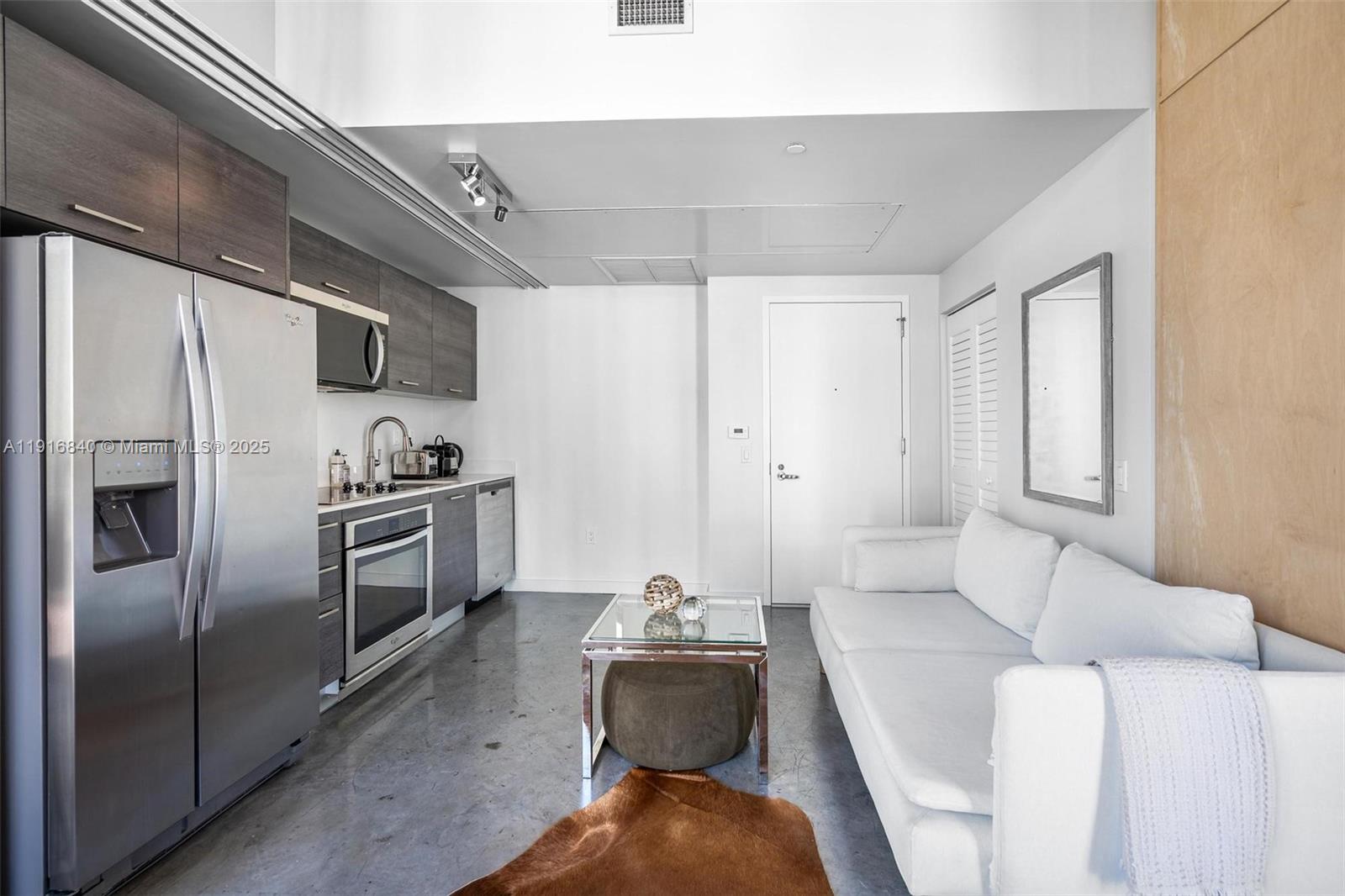 CENTRO CONDO - Residential Lease