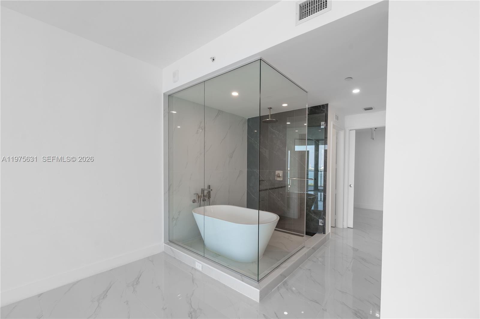 ARIA RESERVE - Residential Lease