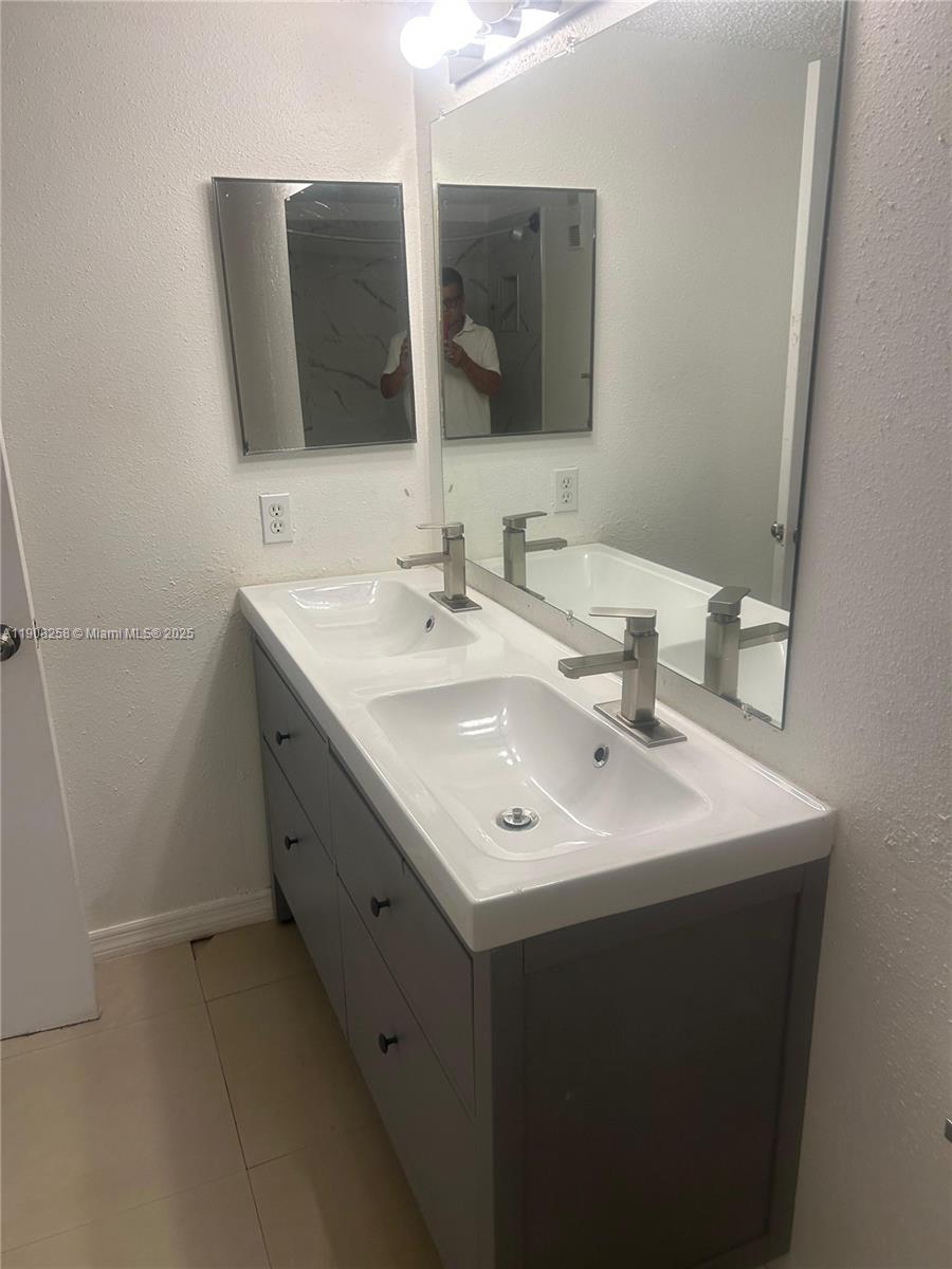 WINDWARD LAKES CONDO - Residential Lease