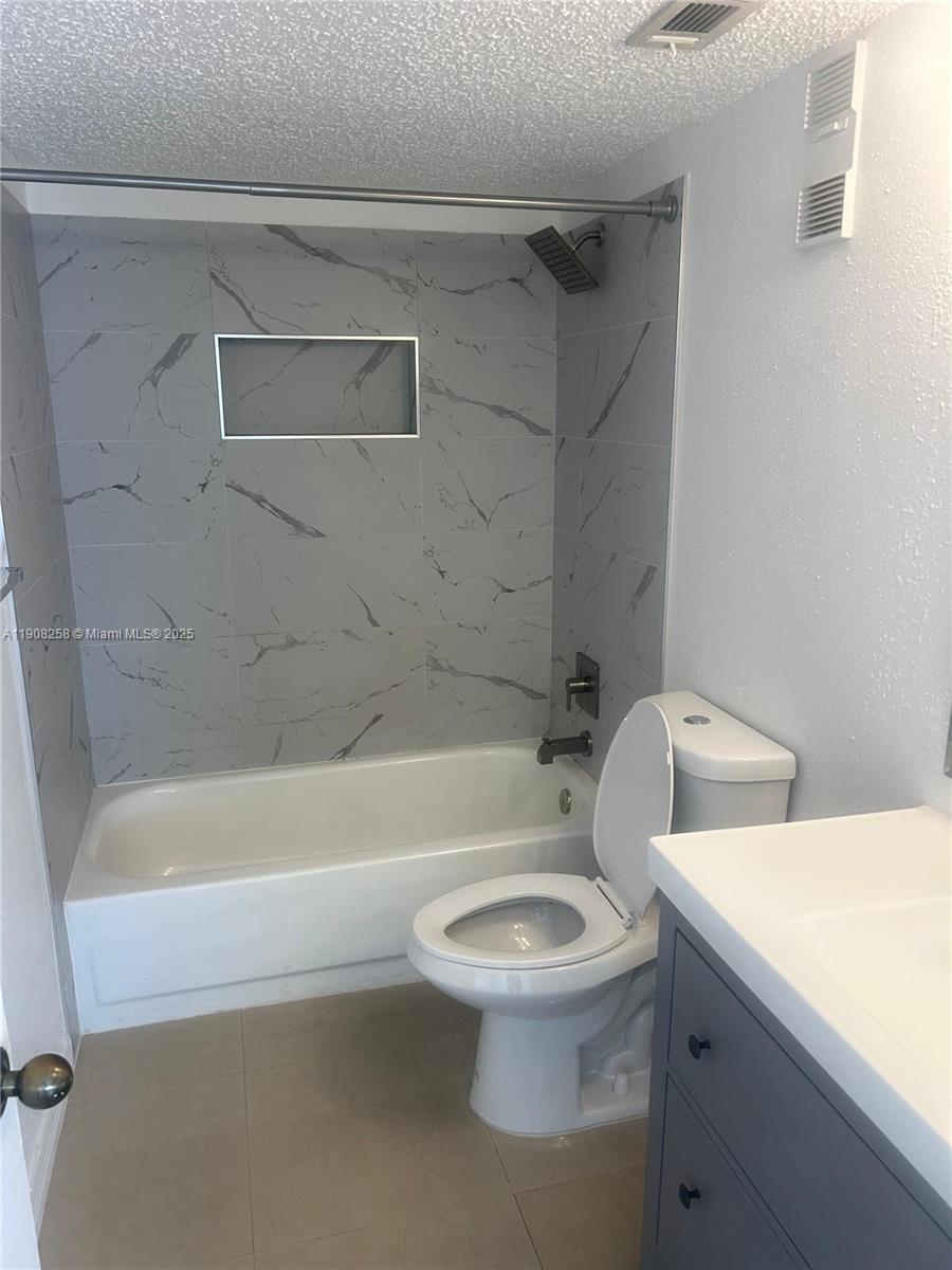 WINDWARD LAKES CONDO - Residential Lease