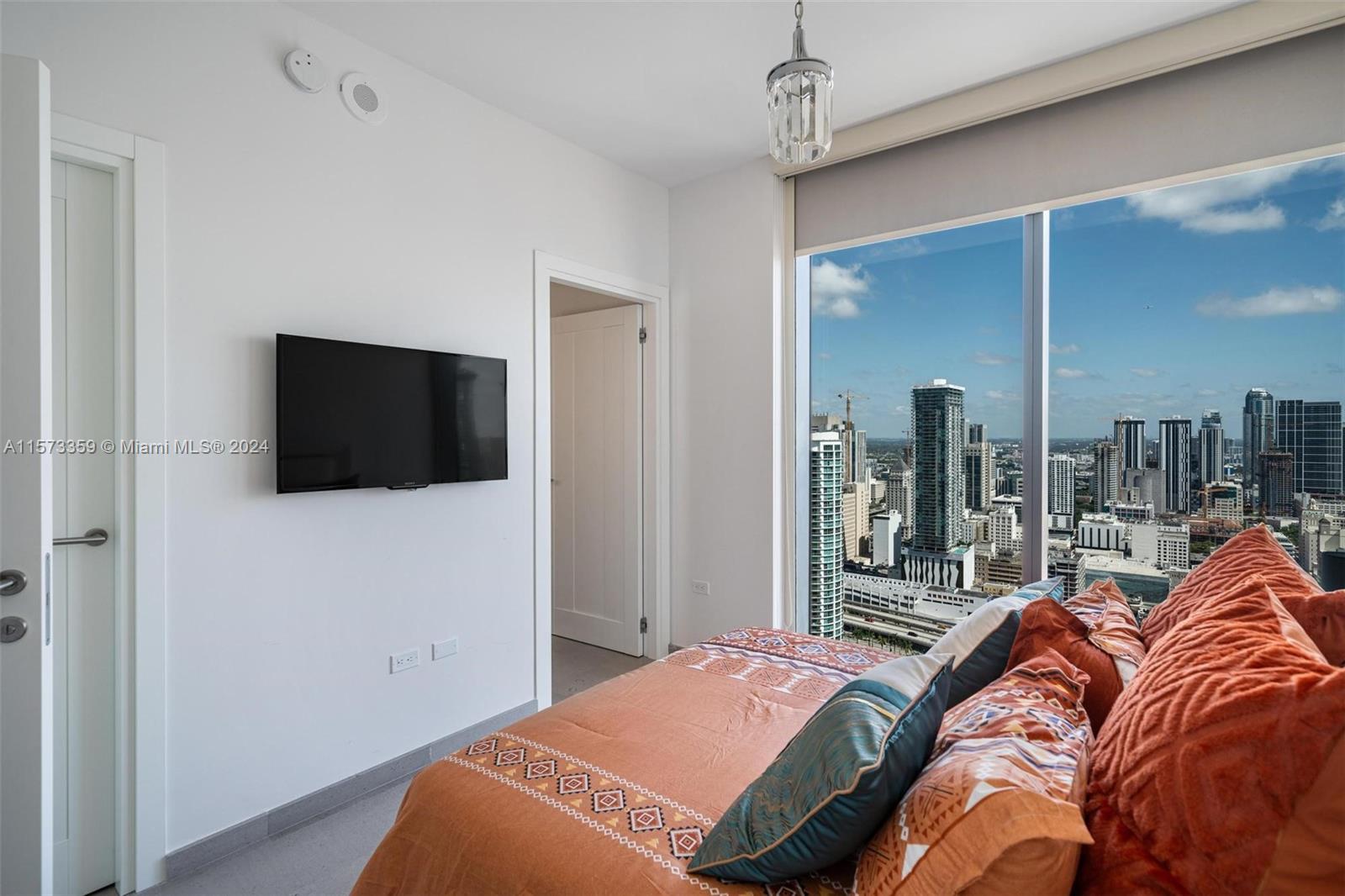 REACH CONDO - Residential