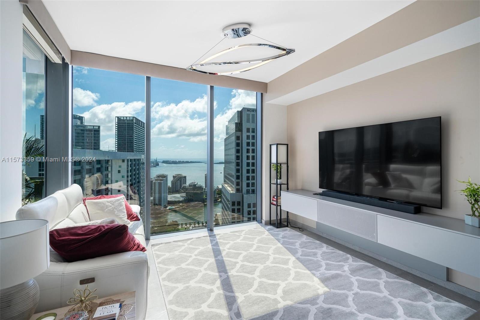 REACH CONDO - Residential