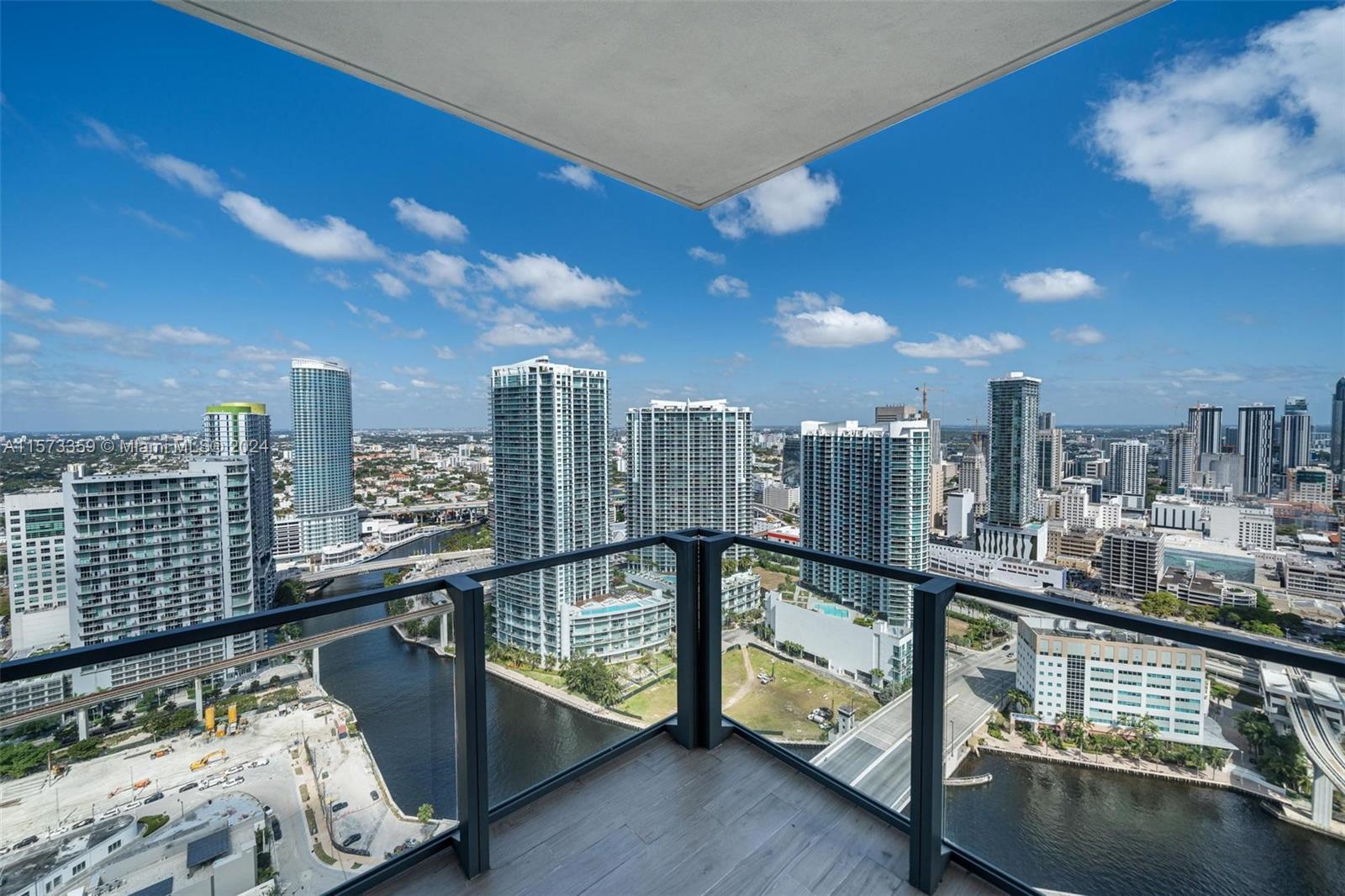 REACH CONDO - Residential