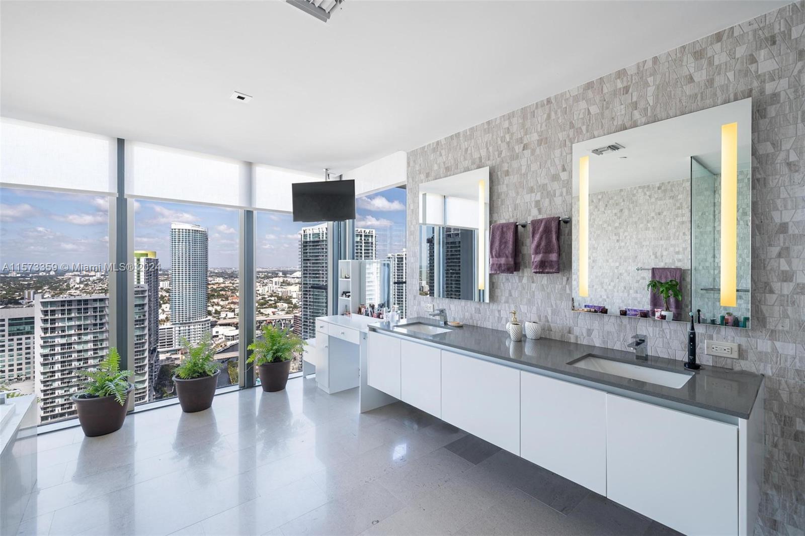 REACH CONDO - Residential