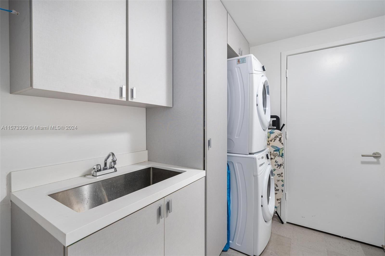 REACH CONDO - Residential