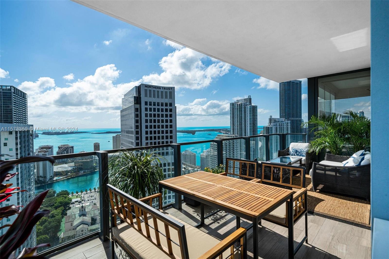 REACH CONDO - Residential