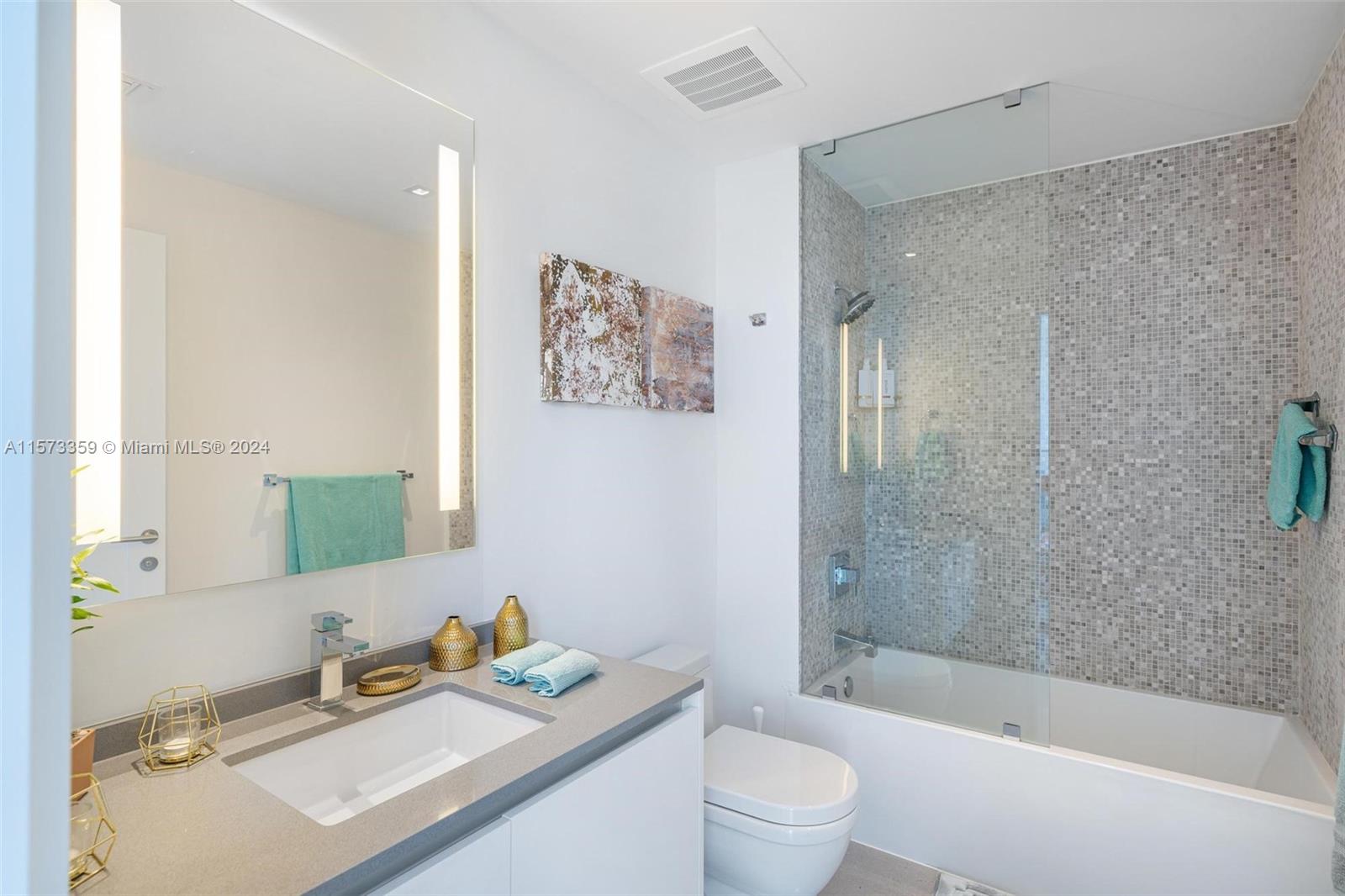 REACH CONDO - Residential