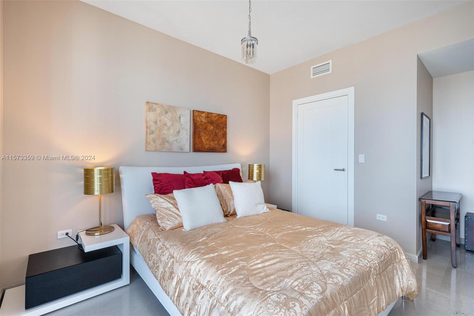 REACH CONDO - Residential