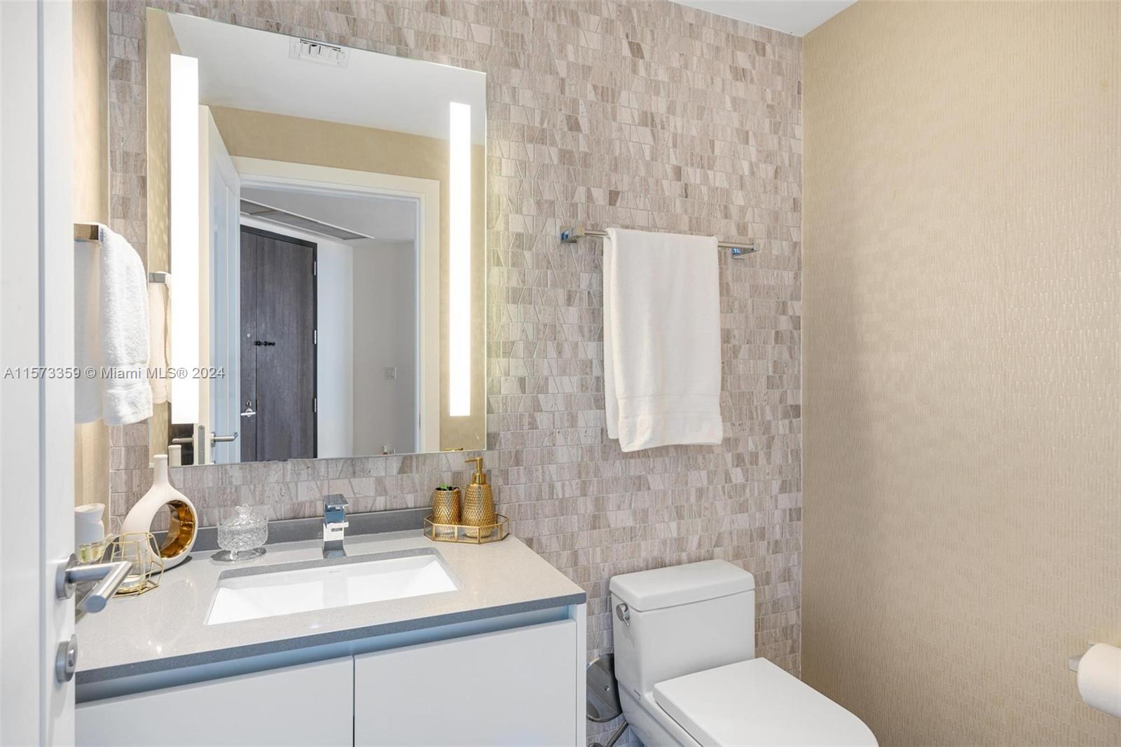 REACH CONDO - Residential