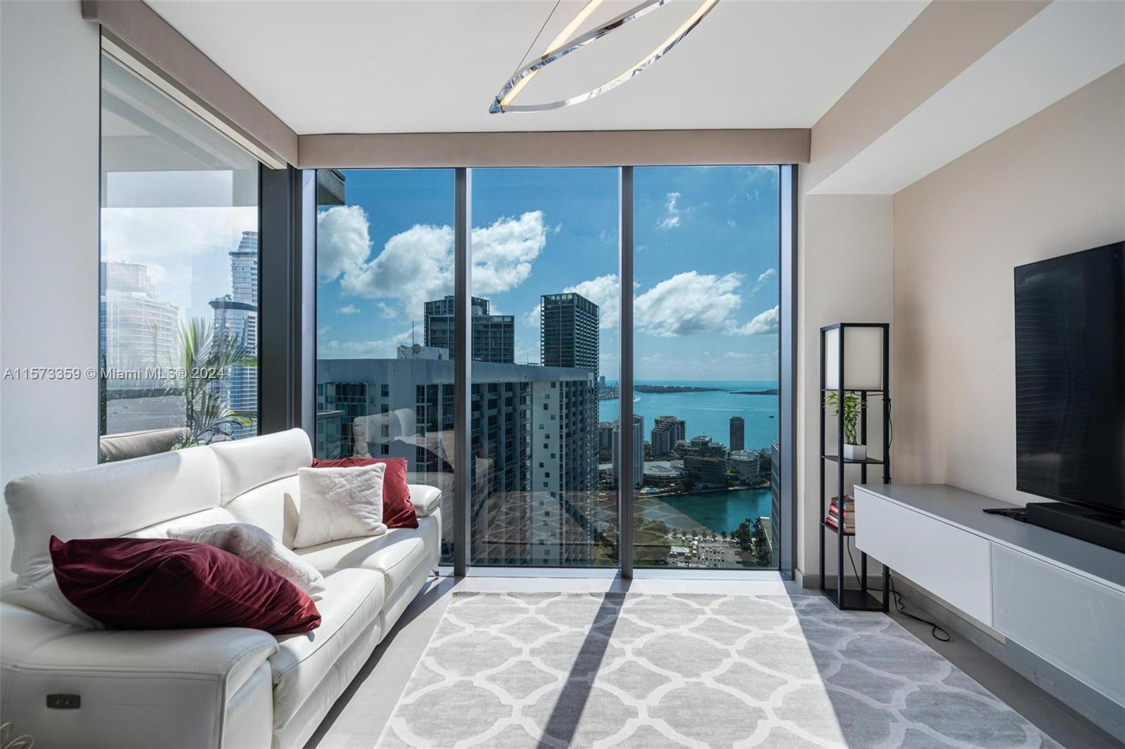 REACH CONDO - Residential