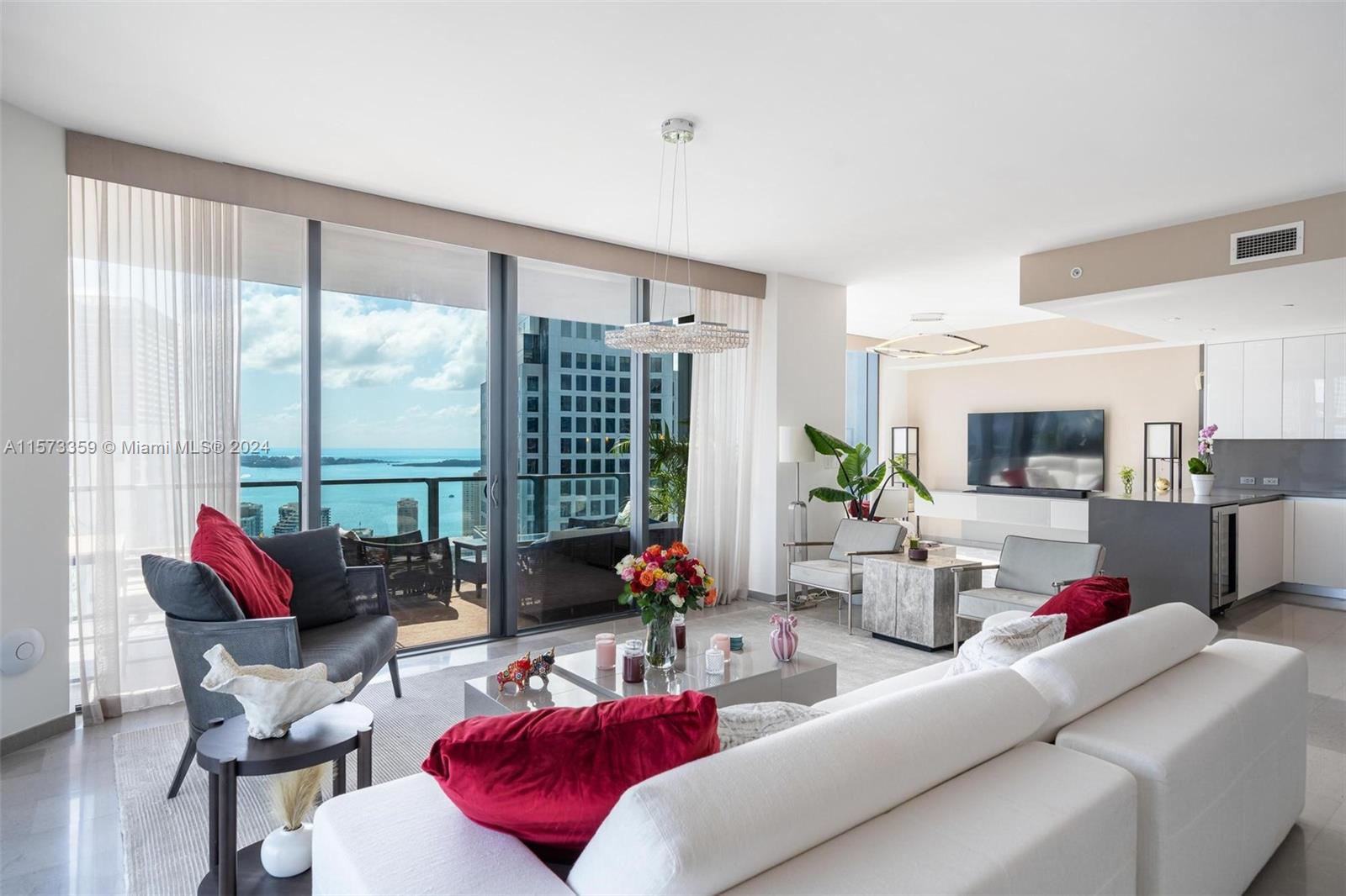 REACH CONDO - Residential