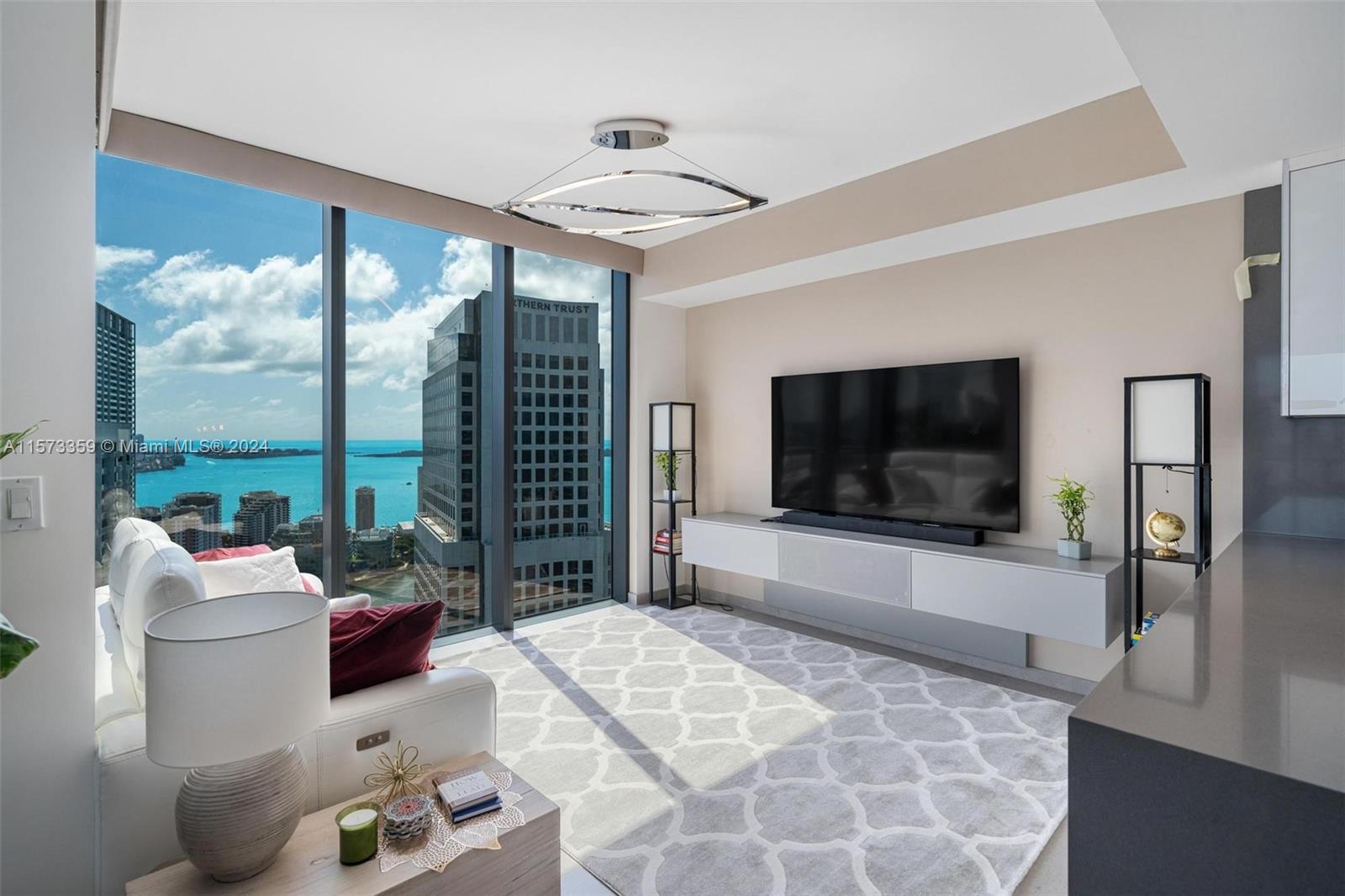 REACH CONDO - Residential