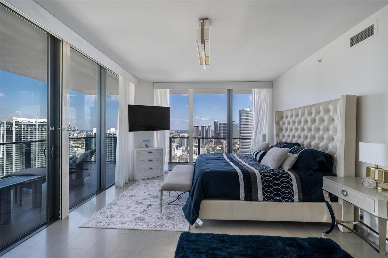 REACH CONDO - Residential