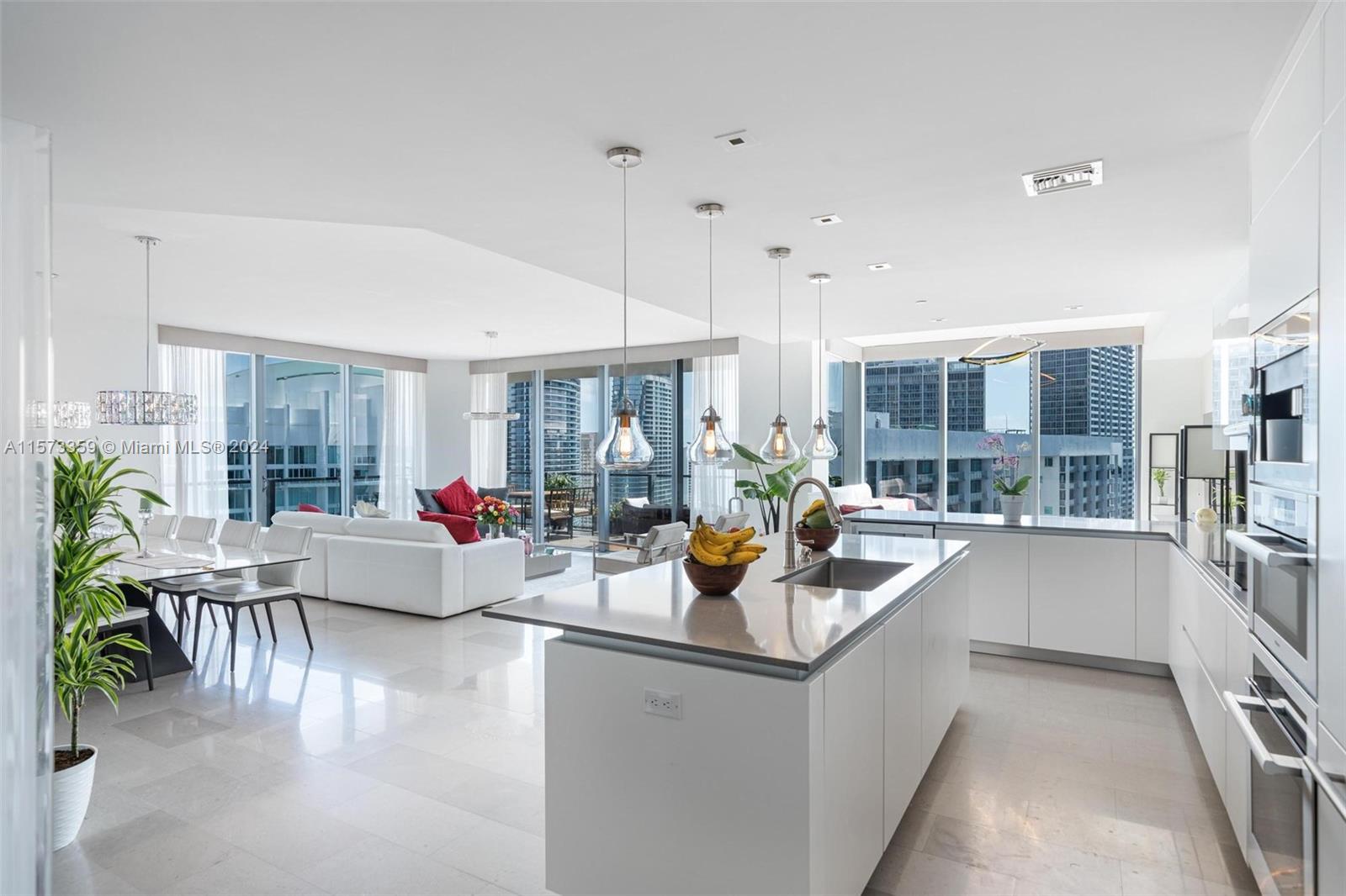 REACH CONDO - Residential