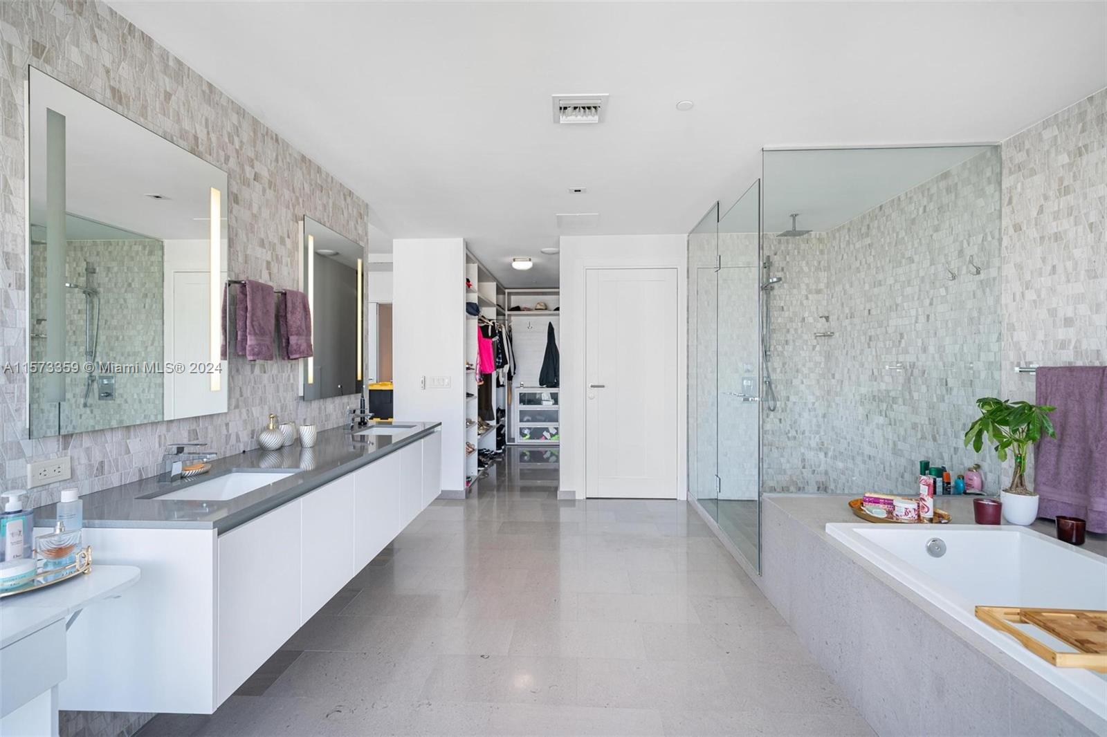 REACH CONDO - Residential