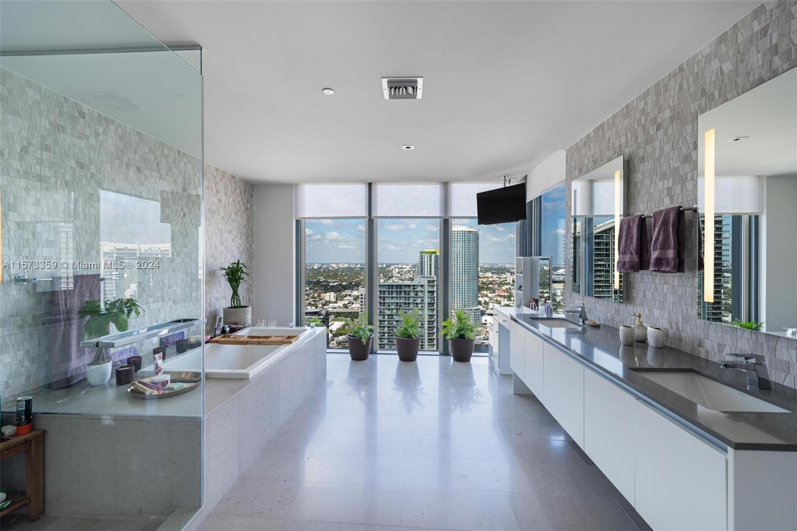 REACH CONDO - Residential