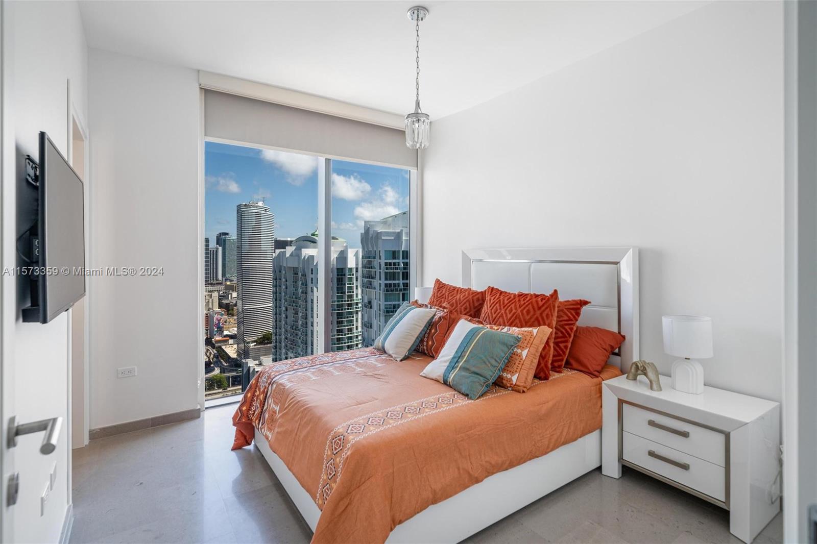 REACH CONDO - Residential