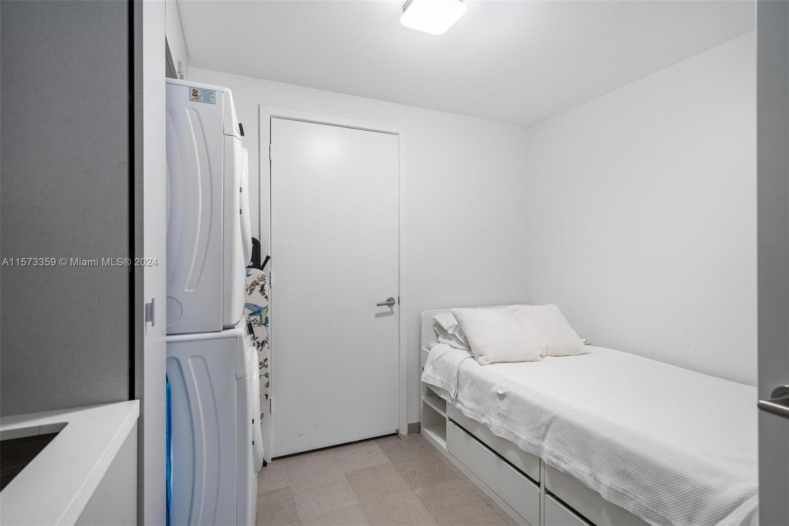 REACH CONDO - Residential