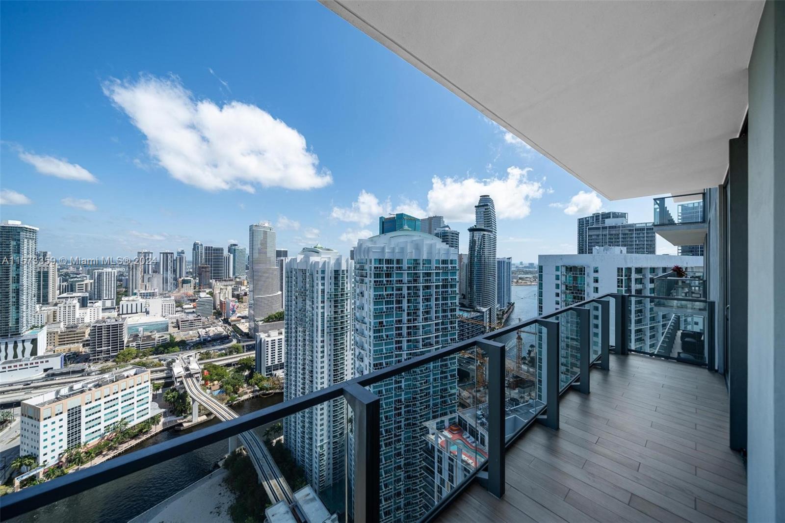 REACH CONDO - Residential