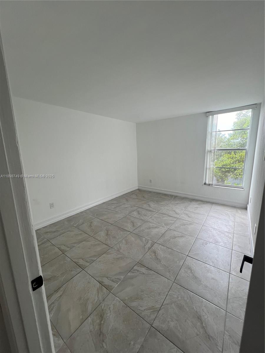 THE GREENS CONDO - Residential