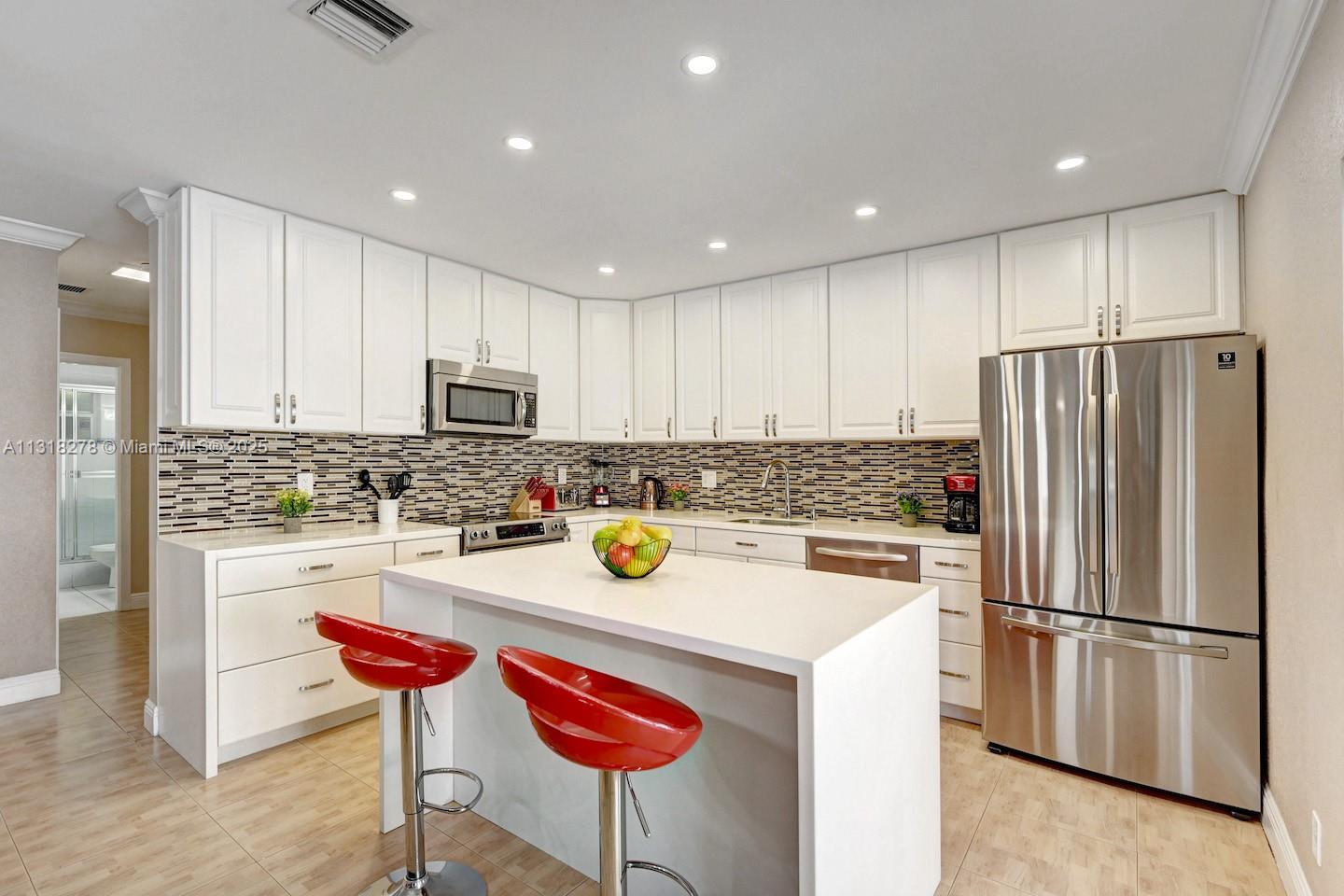 HOLLYWOOD LAKES SECTION - Residential Lease