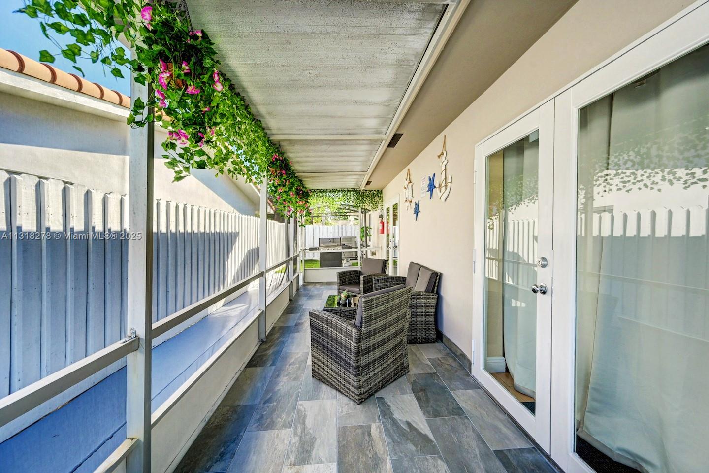 HOLLYWOOD LAKES SECTION - Residential Lease