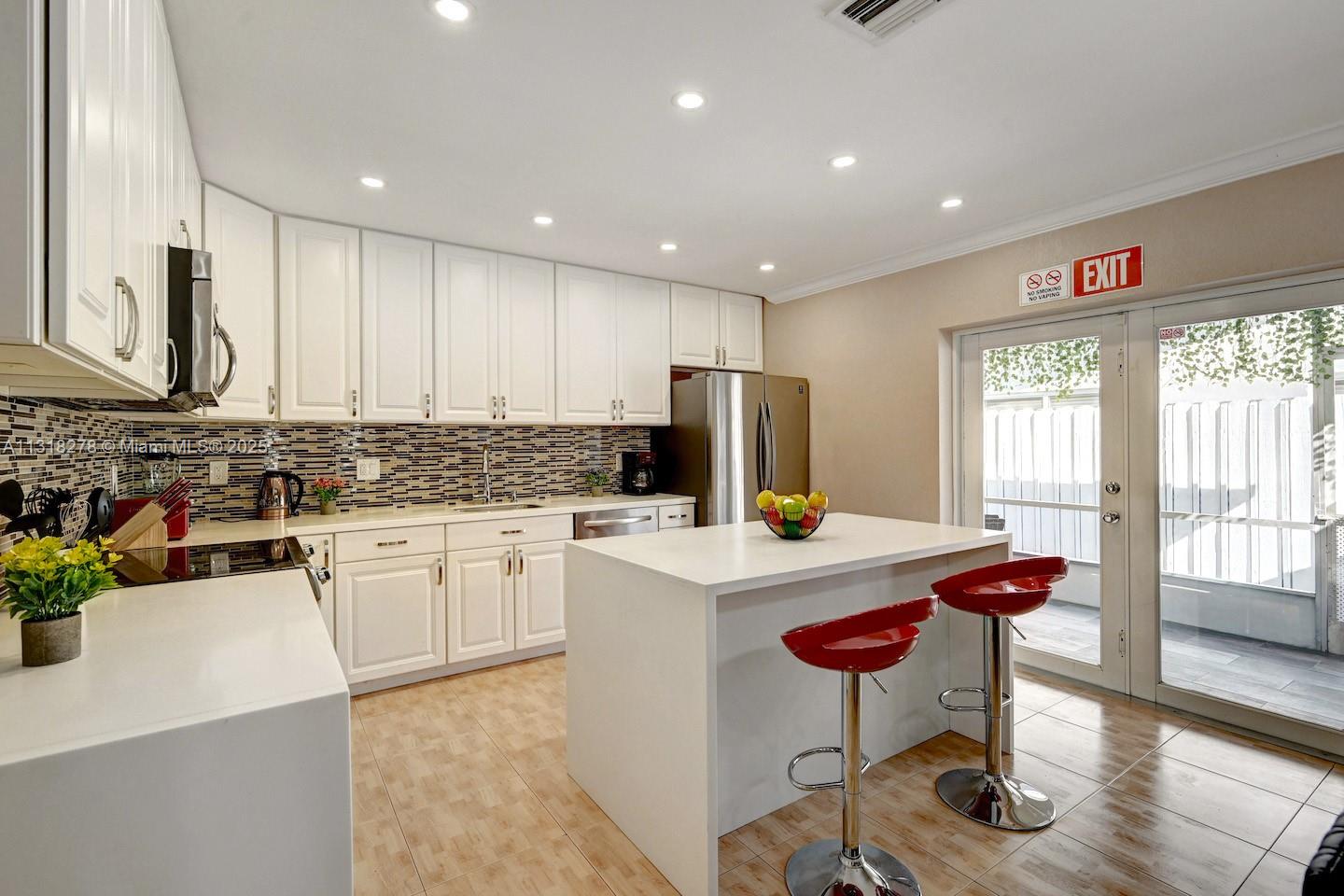 HOLLYWOOD LAKES SECTION - Residential Lease