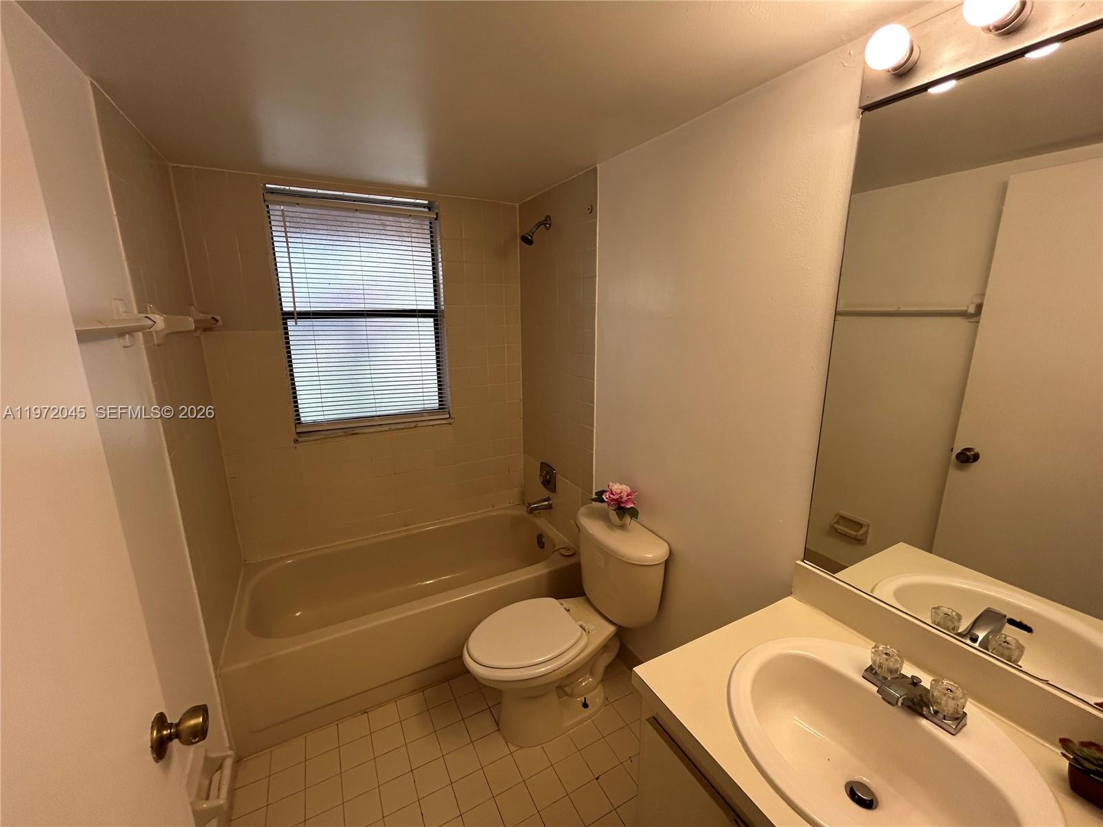 VILLAS AT LAKEVIEW CONDO - Residential