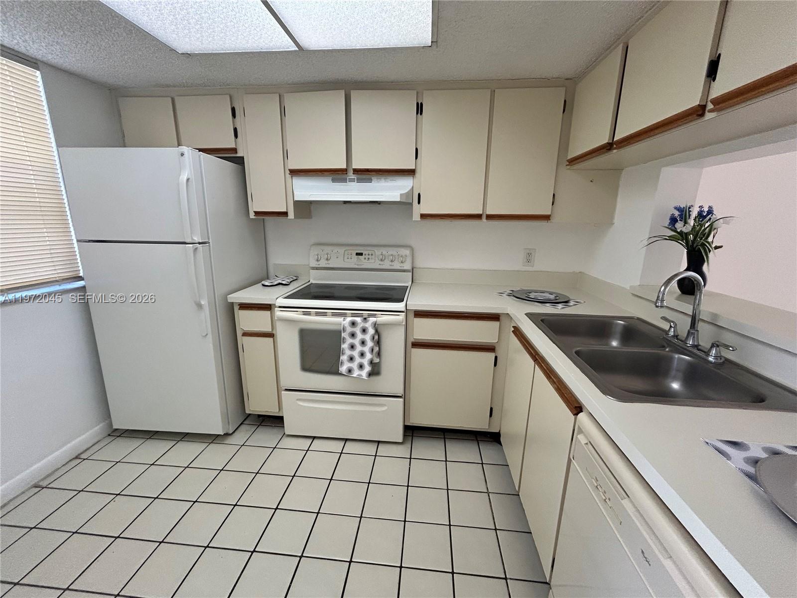 VILLAS AT LAKEVIEW CONDO - Residential