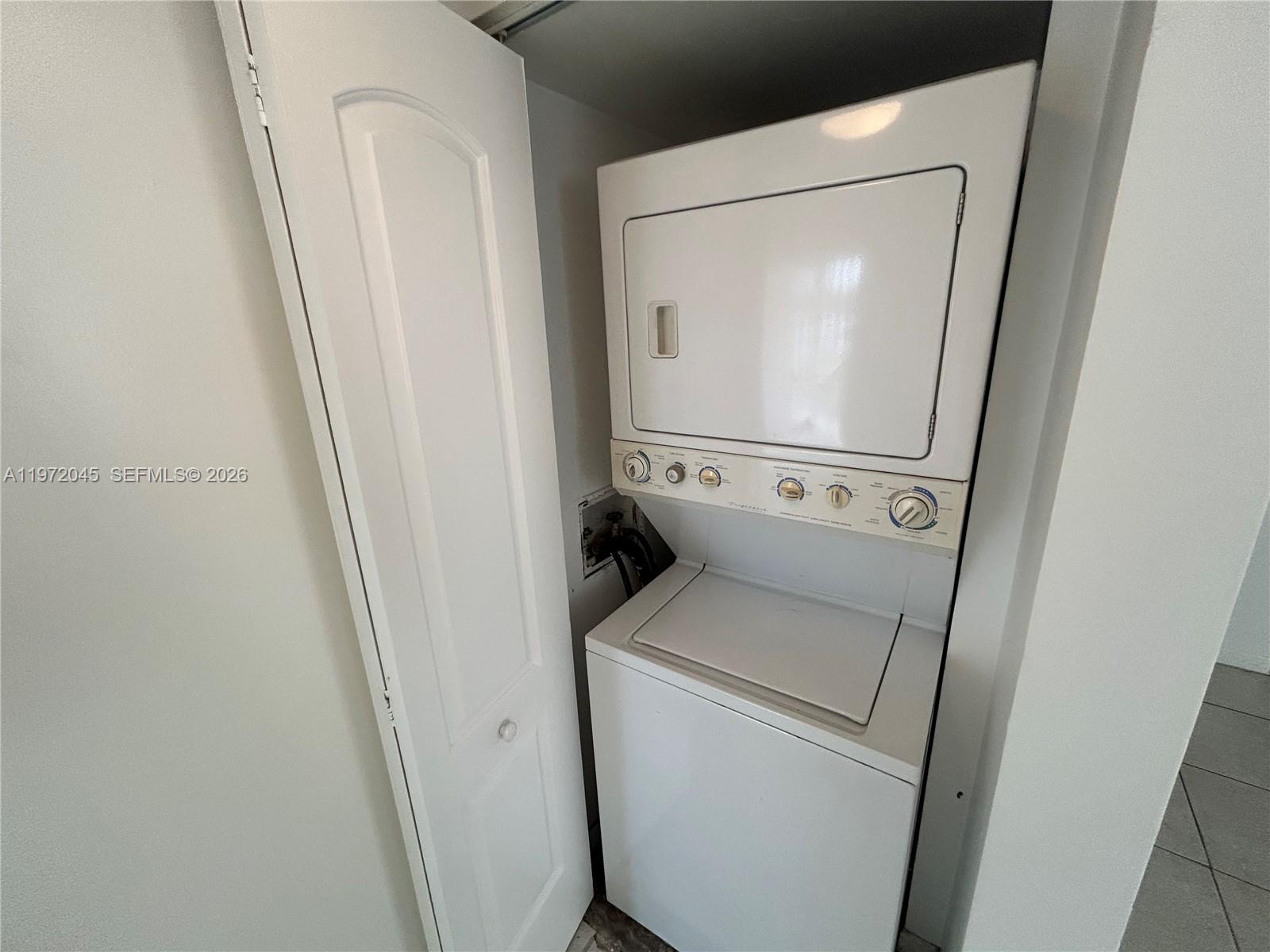 VILLAS AT LAKEVIEW CONDO - Residential