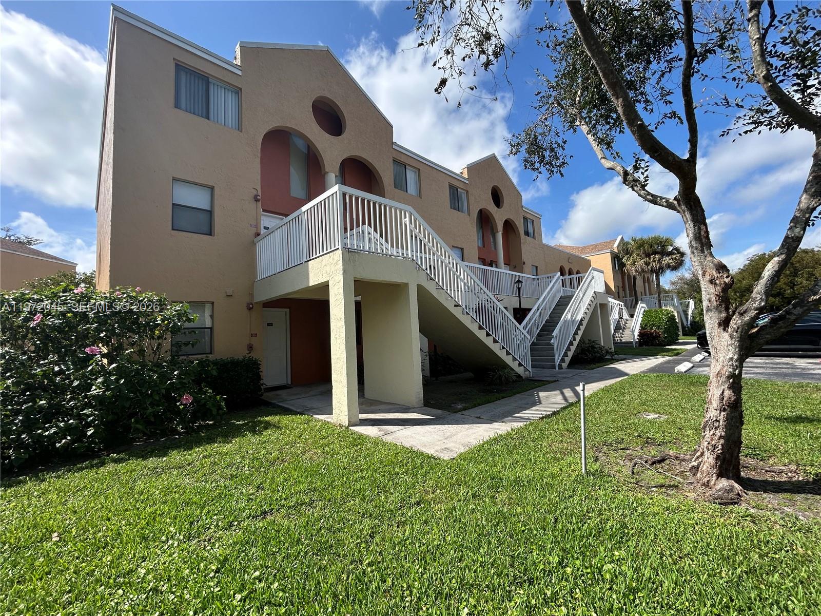 VILLAS AT LAKEVIEW CONDO - Residential