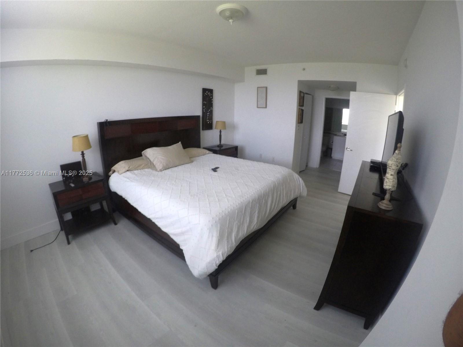 VENTURE AT AVENTURA WEST - Residential Lease