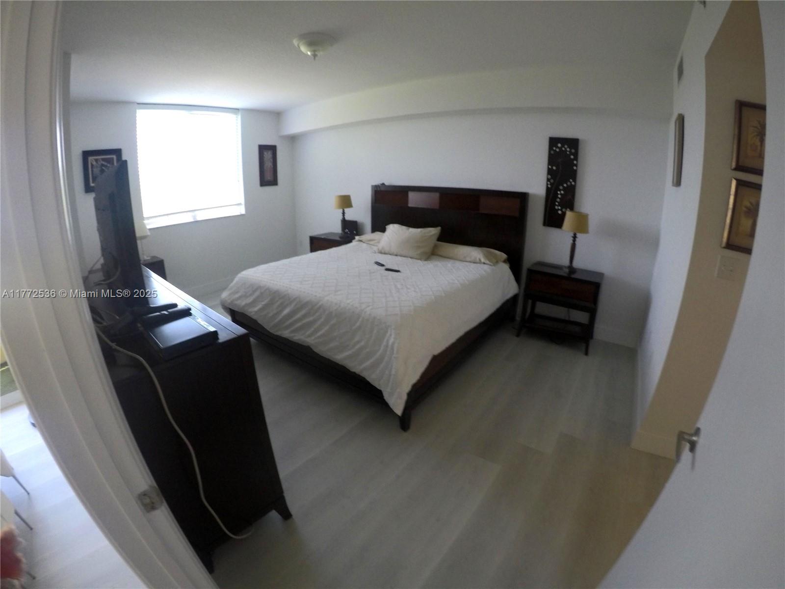 VENTURE AT AVENTURA WEST - Residential Lease