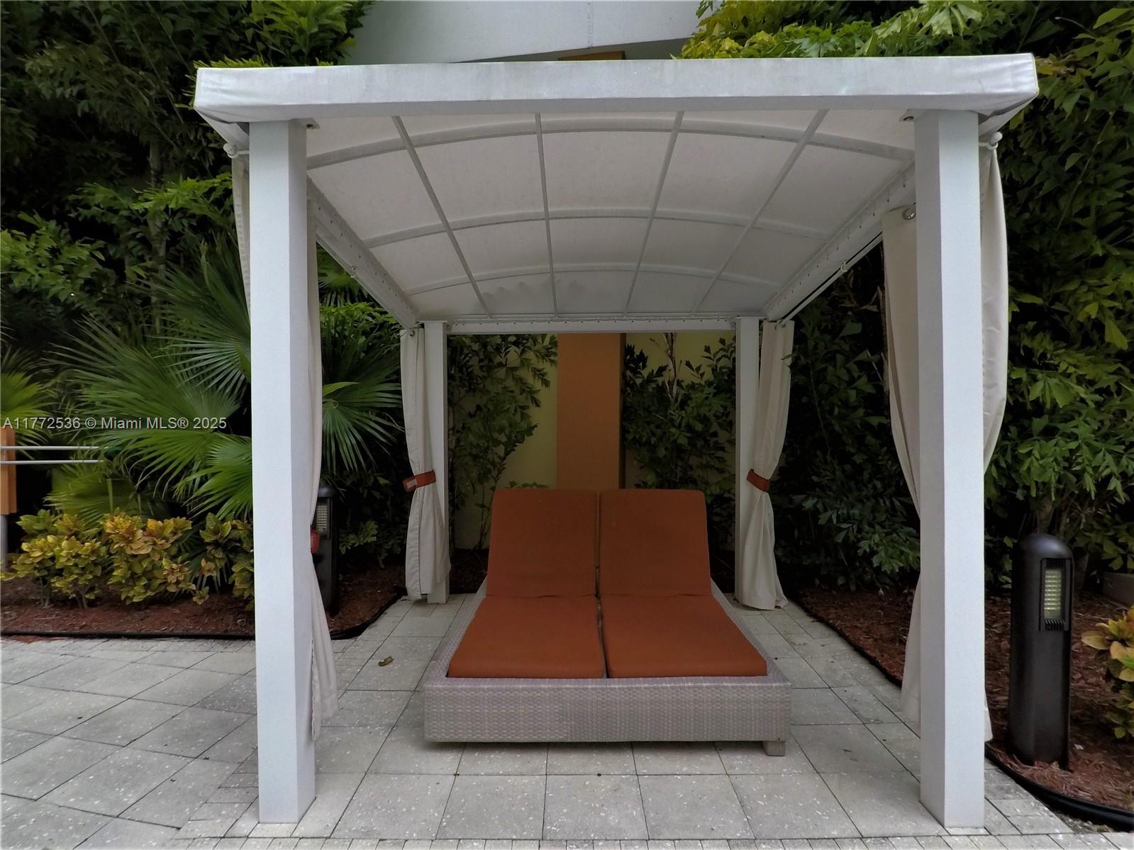 VENTURE AT AVENTURA WEST - Residential Lease