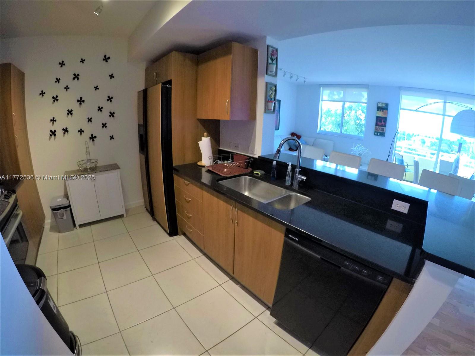 VENTURE AT AVENTURA WEST - Residential Lease