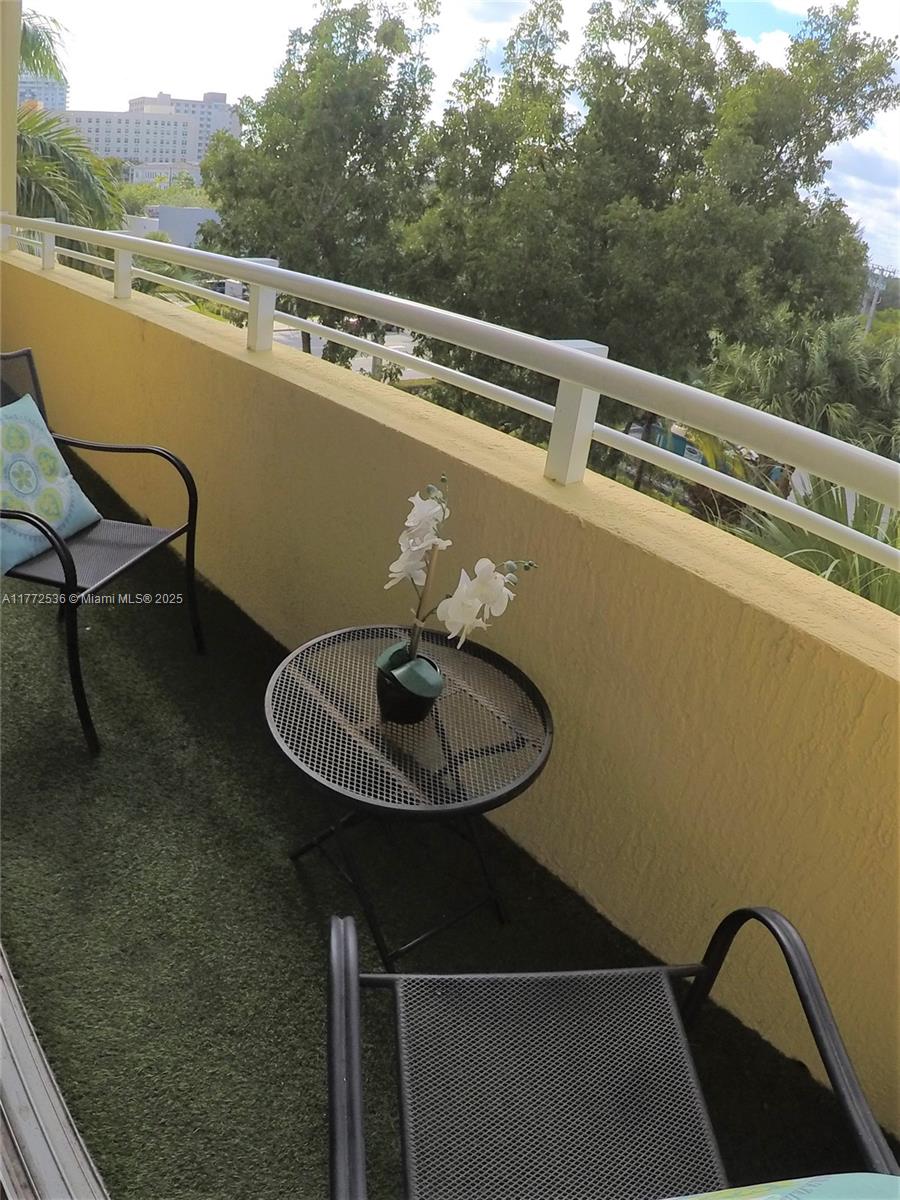 VENTURE AT AVENTURA WEST - Residential Lease