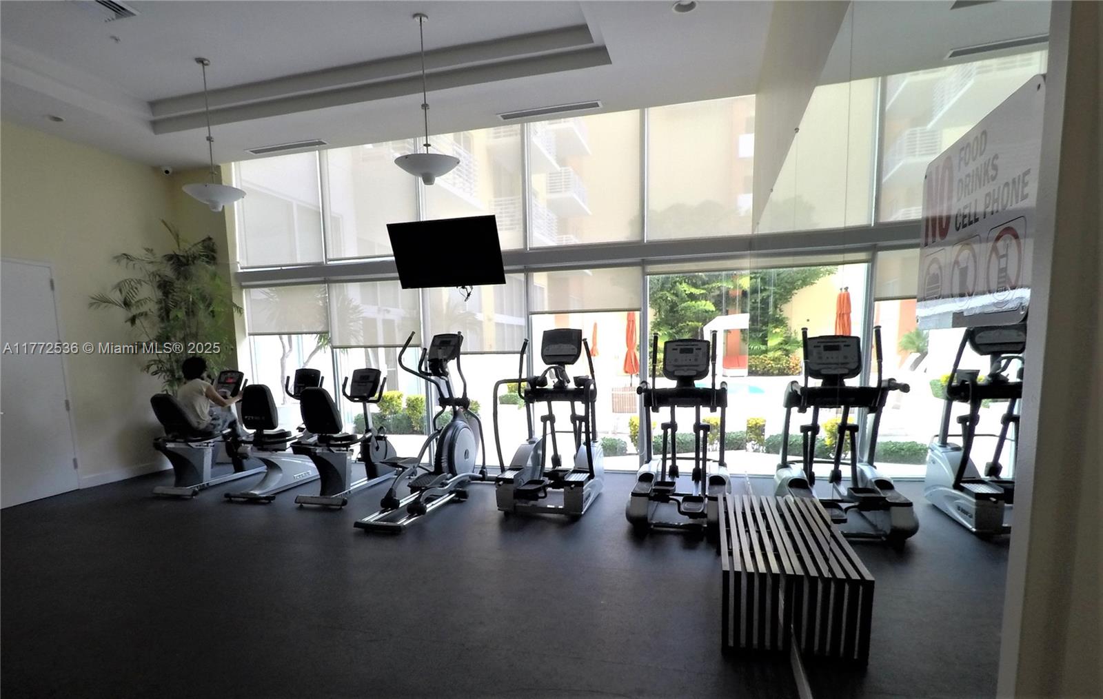 VENTURE AT AVENTURA WEST - Residential Lease