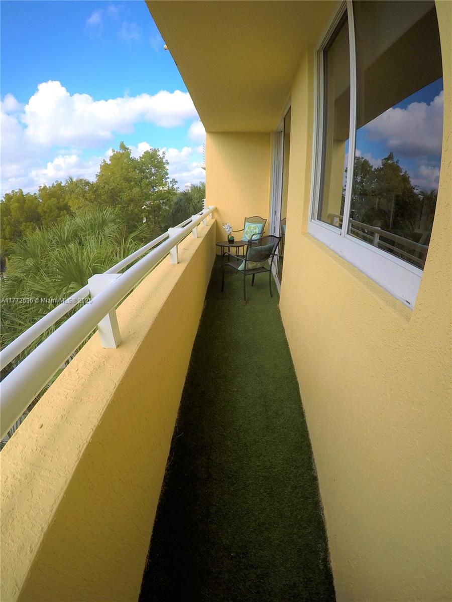 VENTURE AT AVENTURA WEST - Residential Lease