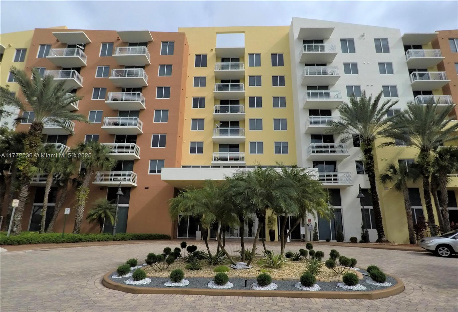 VENTURE AT AVENTURA WEST - Residential Lease