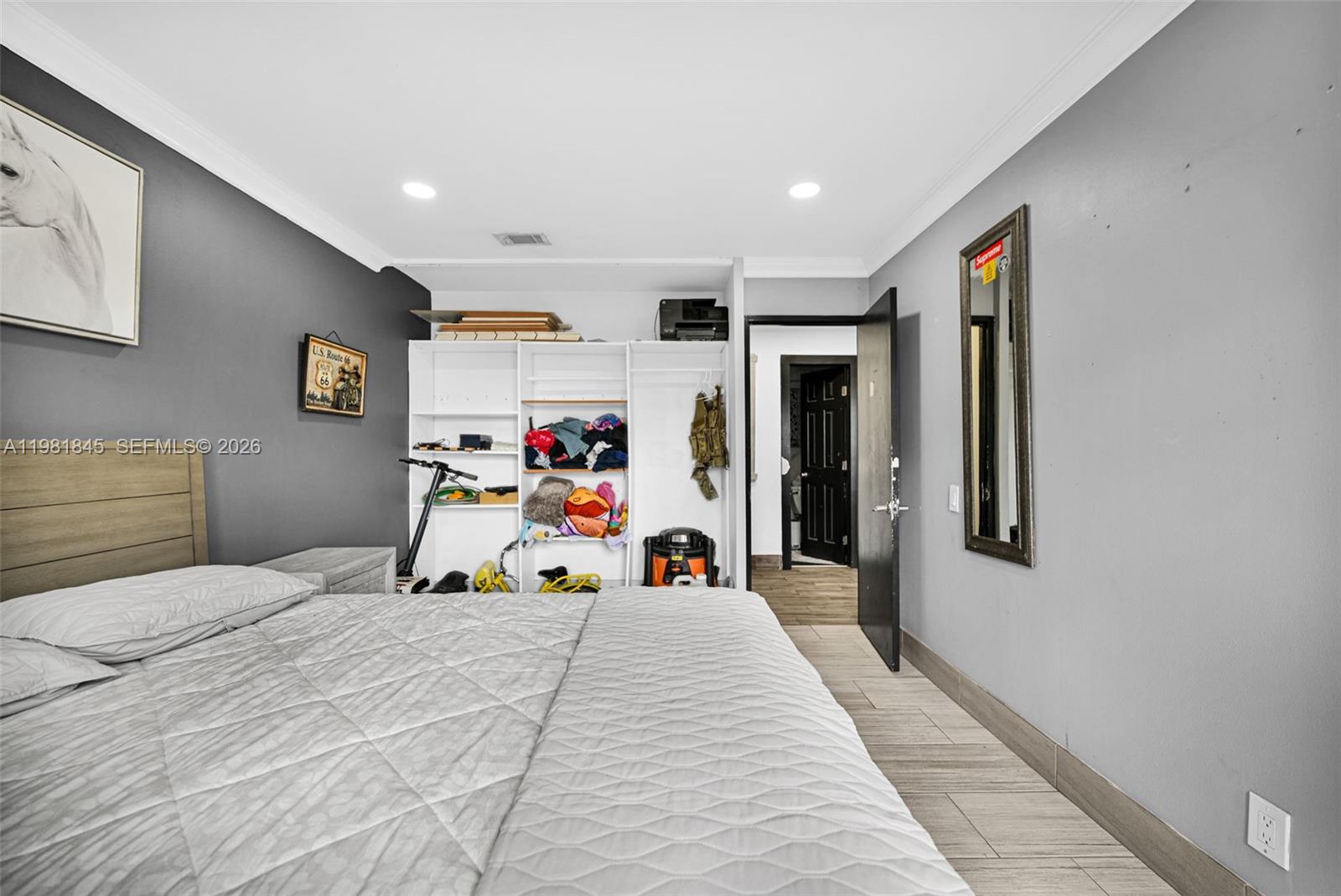 LAKEVIEW CONDOMINIUMS - Residential